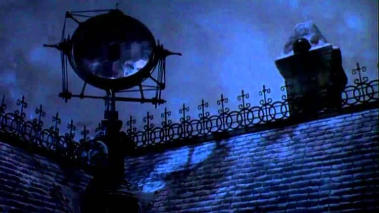 In 'Batman Returns,' Wayne Manor is Equipped With Multiple Bat-Signal Reflecting Devices On The Roof... And Nobody Would Think That's Conspicuous?