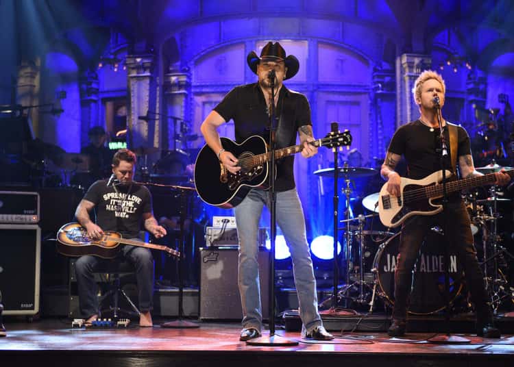 Jason Aldean Performs Tom Petty’s ‘Won’t Back Down’ In The First Episode After The Las Vegas Shooting