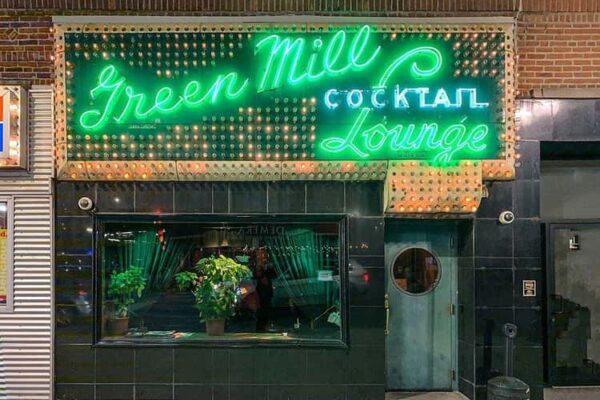 The Green Mill Lounge Was One Of Al Capone’s Favorite Chicago Haunts, Thanks To Its Underground Tunnels